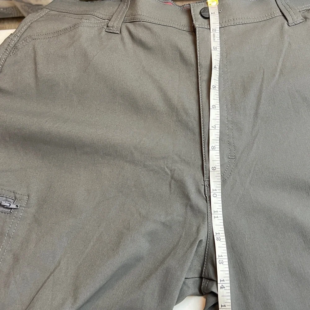 NWT’S Wrangler Outdoor Performance Zip Cargo Hiking olive Shorts UPF 50+ SZ 38